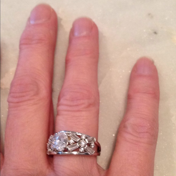 Avon Sterling silver and crystal ring size 6 - Picture 5 of 5